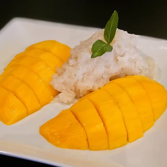 Mango with Sweet Sticky Rice (Seasonal).
