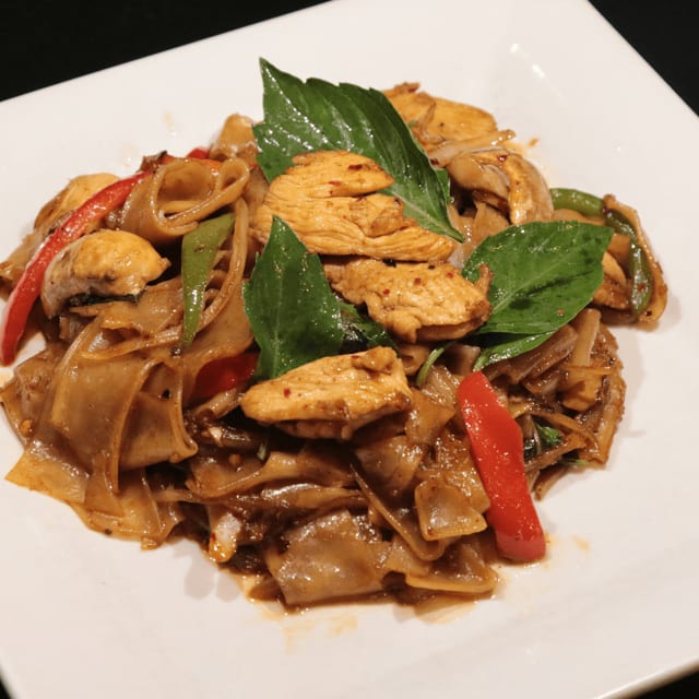 Pad Kee Mao (Drunken Noodle).